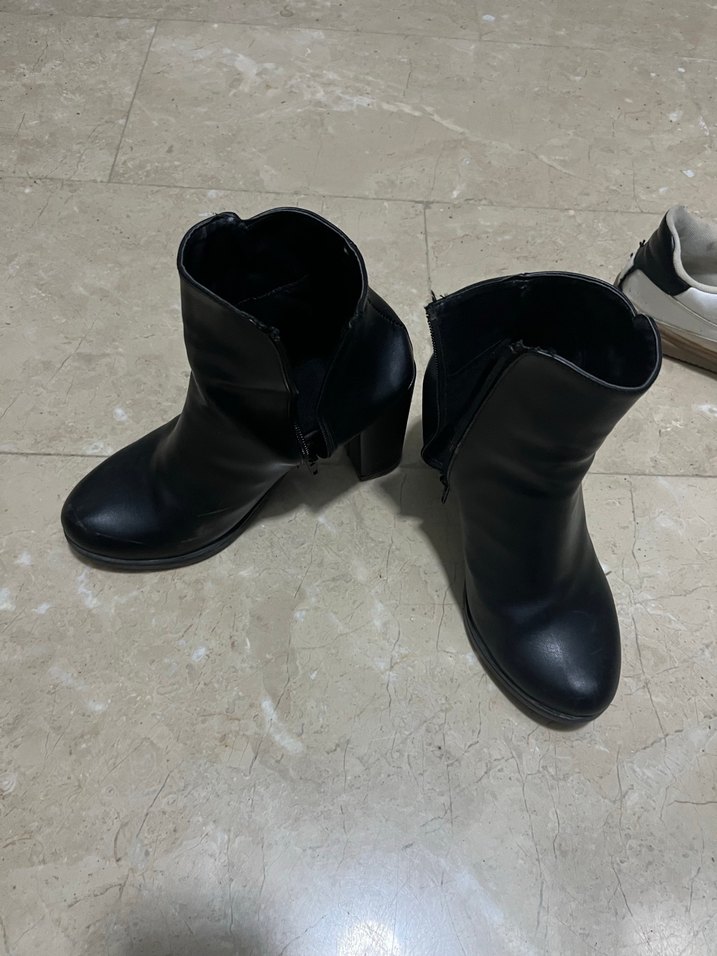 Siyah Tokalı Kadın Botu, Kalın Topuklu - Görsel 4