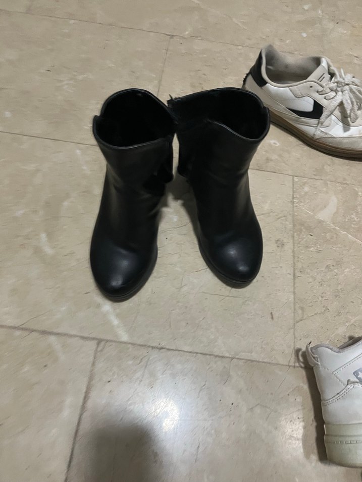 Siyah Tokalı Kadın Botu, Kalın Topuklu - Görsel 2