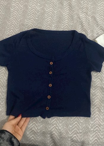 Düğmeli Beyaz Mini Crop Top - Görsel 2