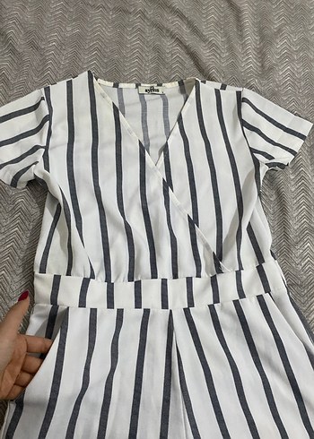 Gri Çizgili Pilili Kadın Tulum - Görsel 2