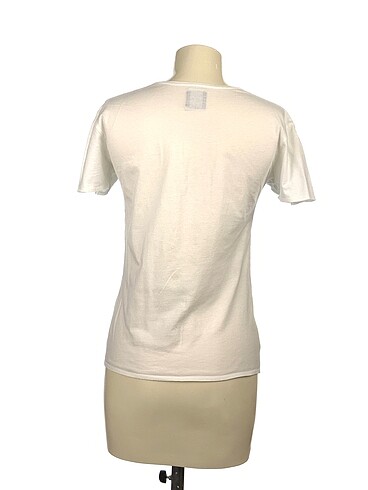 s Beden Zara T-shirt %70 İndirimli.