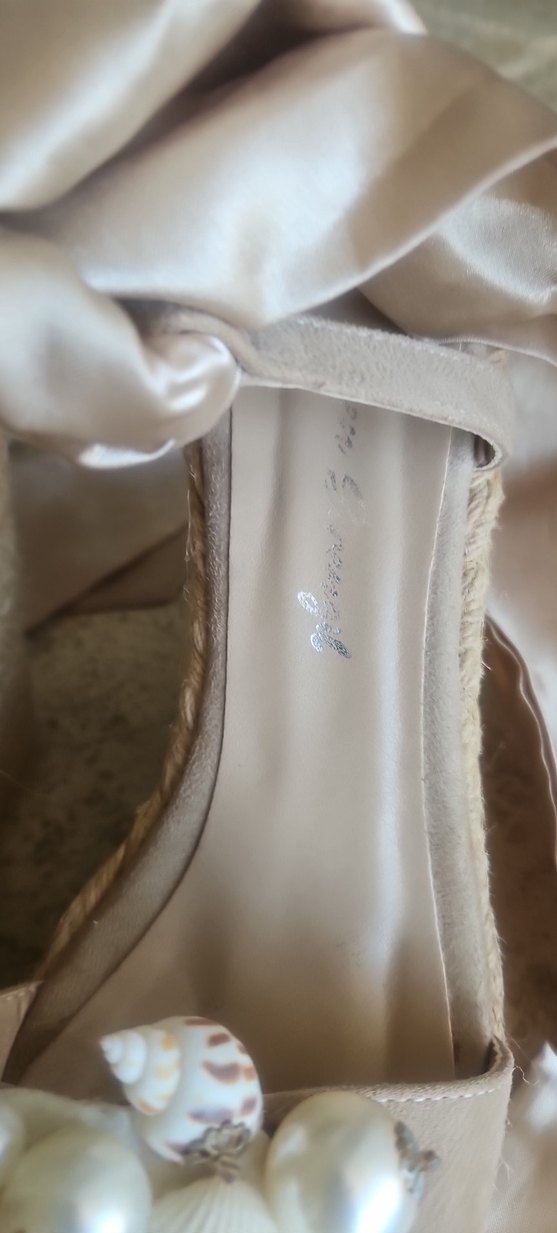 midyeli incili saten kumaşlı bilekten başlamalı ayakkabı - Görsel 2