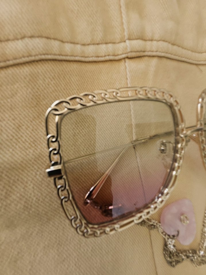 Zincir Detaylı Altın Renk Vintage Kadın Güneş Gözlüğü - Görsel 3