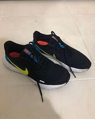 #nike spor ayakkabı