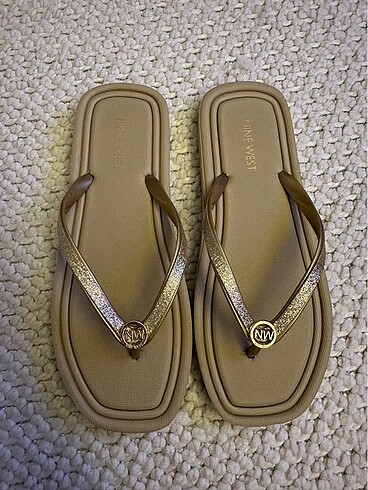 Nine west gold terlik