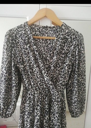 Trendyol & Milla Gri Zebra Desenli V Yaka Midi Elbise