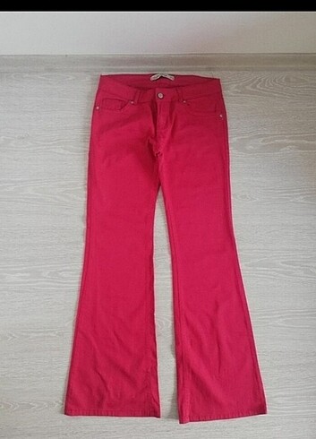 29 Beden Kırmızı renk İspanyol paça pantolon 