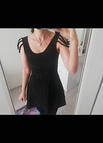 Simli siyah esnek kısa elbise 