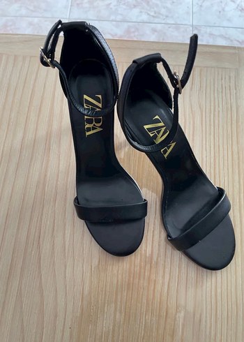 Zara Siyah Topuklu Sandalet
