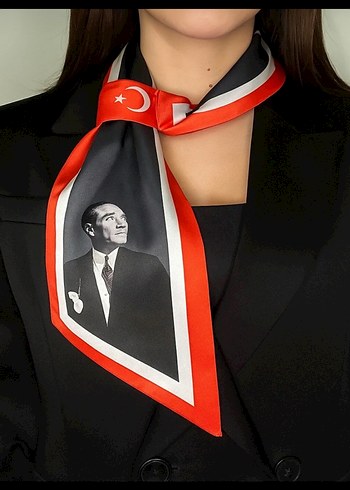 Atatürk Portreli Kadın Fular