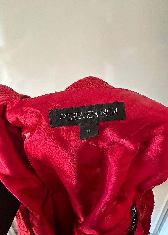 Sırt Dekolteli Güpür Elbise - Görsel 3