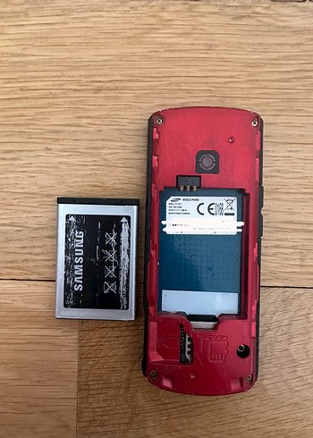 Kırmızı Samsung Bozuk Cep Telefonu - Görsel 3