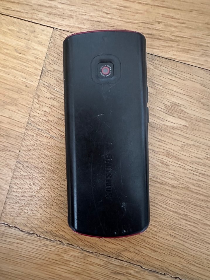 Kırmızı Samsung Bozuk Cep Telefonu - Görsel 2