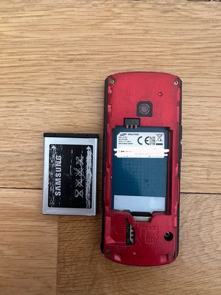 Kırmızı Samsung Bozuk Cep Telefonu - Görsel 3