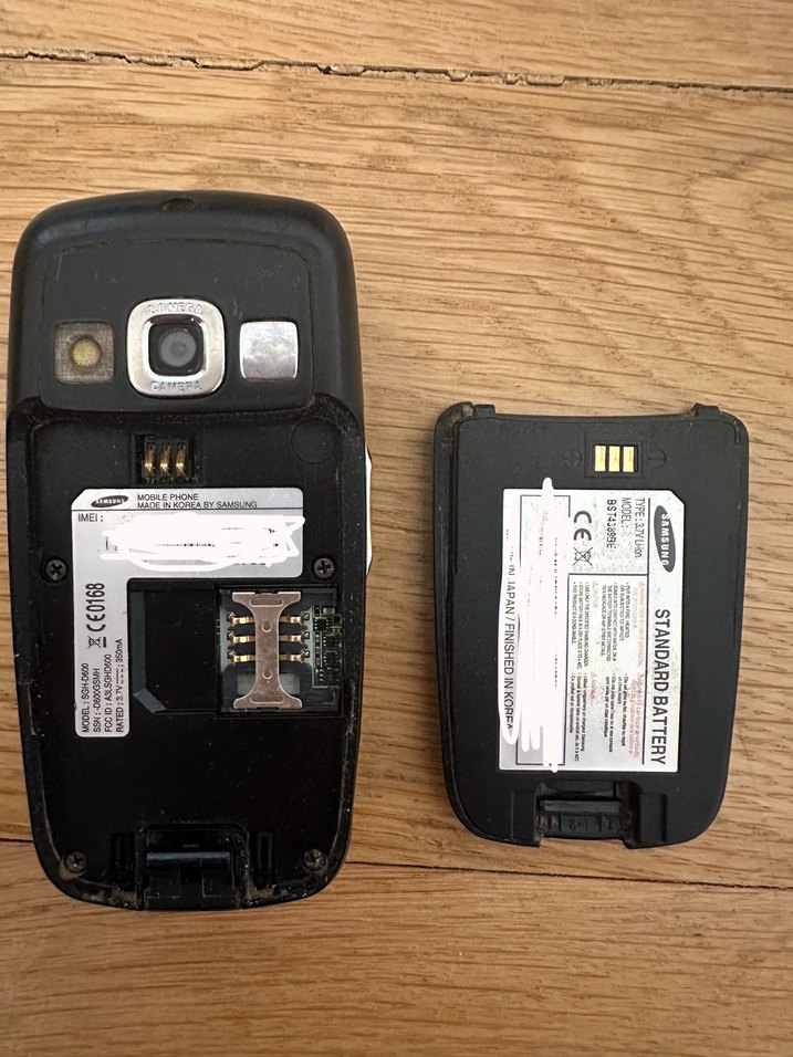 Koyu Siyah Kaydırmalı Bozuk Tuşlu Telefon - Görsel 4