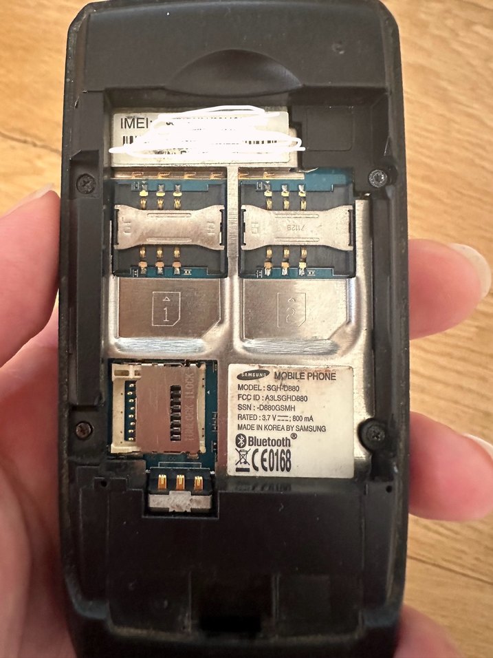 Samsung Siyah Kayar Bozuk Kapaklı Telefon - Görsel 5