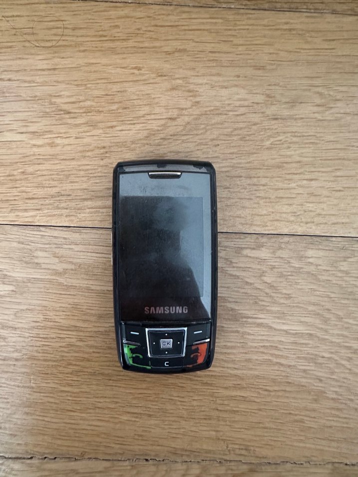 Samsung Siyah Kayar Bozuk Kapaklı Telefon - Görsel 3