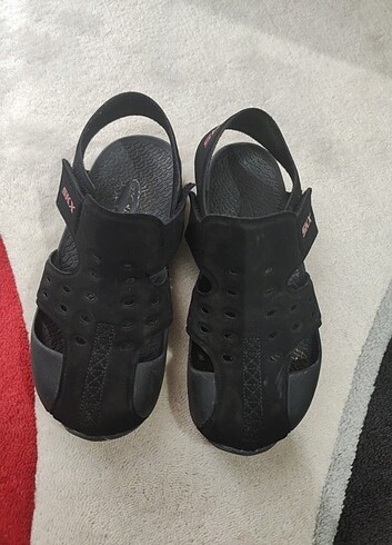 33 Beden siyah Renk Skechers sandalet