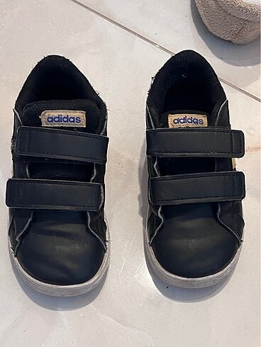 Adidas unisex spor ayakkabı