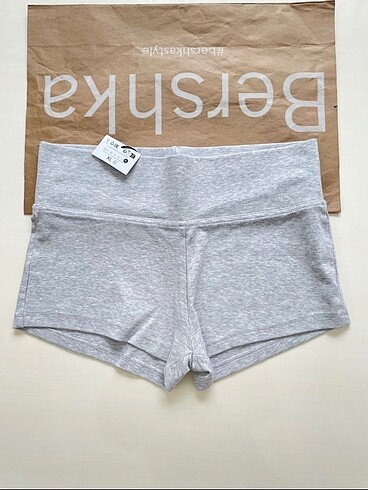 Bershka Şortt