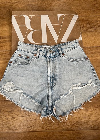 xs Beden Yırtık Detaylı Loose Fit Mini Kot Şort