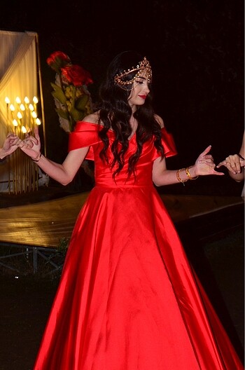 Kına elbisesi, Hürrem tacı