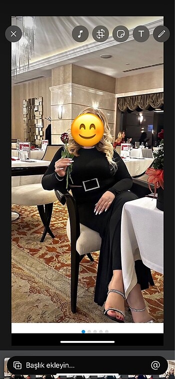 Bel kemer detaylı taşlı elbise