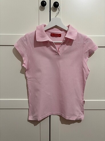 Pembe Yakalı Tişört