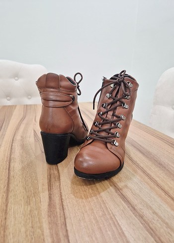 Kahverengi sıfır ayarında Kadın Topuklu Bot - Görsel 2