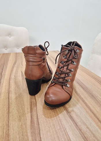 Kahverengi sıfır ayarında Kadın Topuklu Bot - Görsel 3