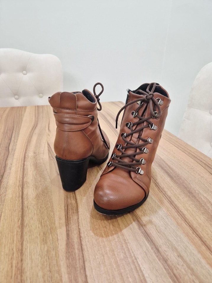 Kahverengi sıfır ayarında Kadın Topuklu Bot - Görsel 3