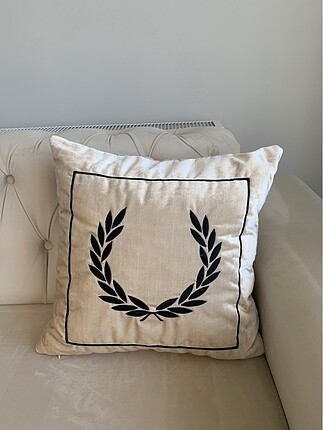Krem yastık kılıfı
