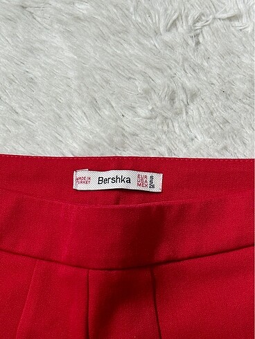 xs Beden Bershka kırmızı pantolon