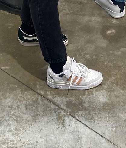 Adidas forum low w