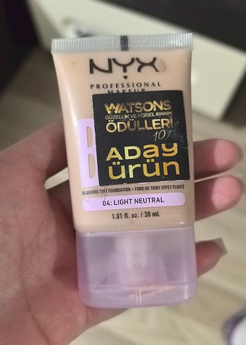 NYX Light Neutral Fondöten 30 ml