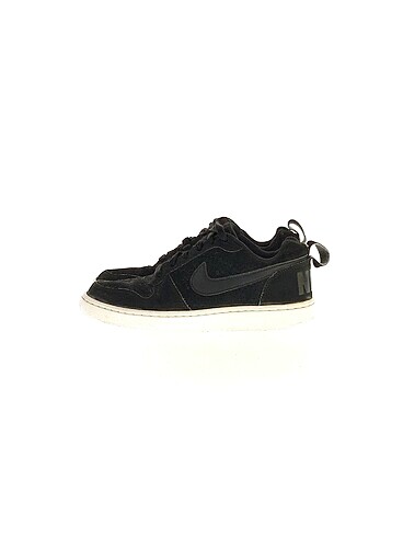 Nike Spor Ayakkabı %70 İndirimli.