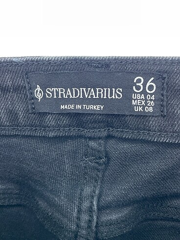 36 Beden siyah Renk Stradivarius Jean / Kot %70 İndirimli.