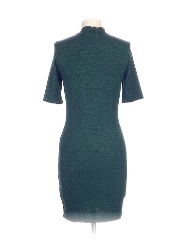 m Beden PreLoved Kısa Elbise %70 İndirimli.