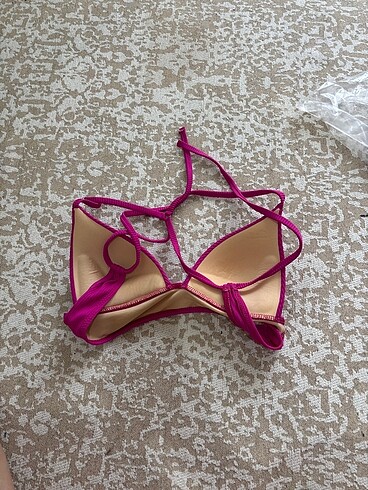 Penti pembe bikini üstü