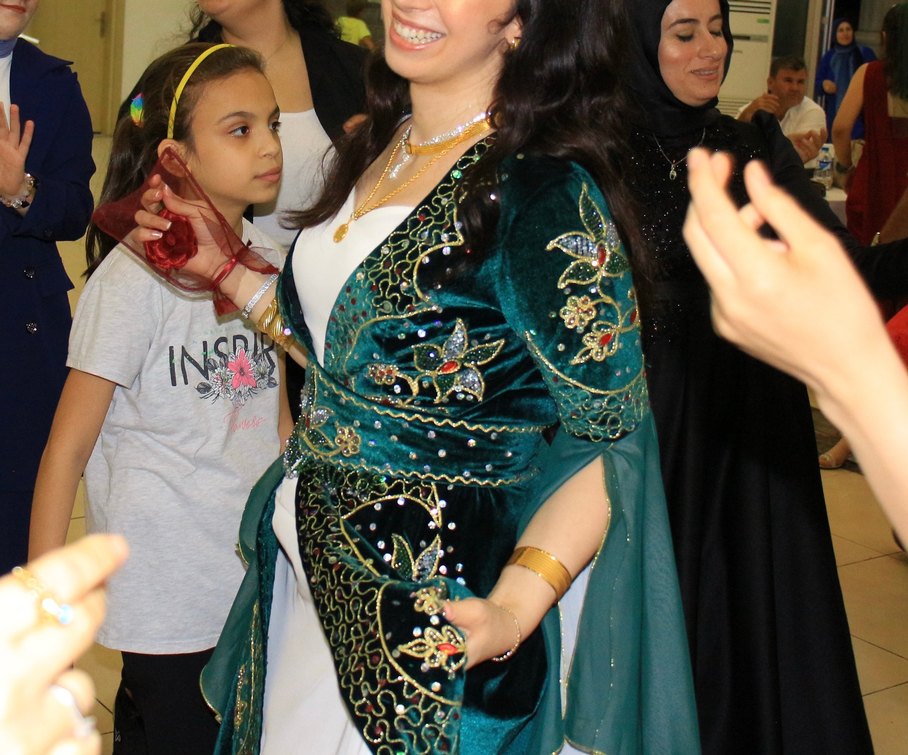 Uzun Kollu Beyaz Nakışlı Straplez Bindallı - Görsel 2