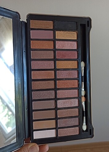 Naked 4 far paleti