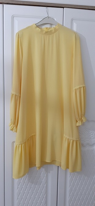  tesettur tunik tatli sari rengindedir.