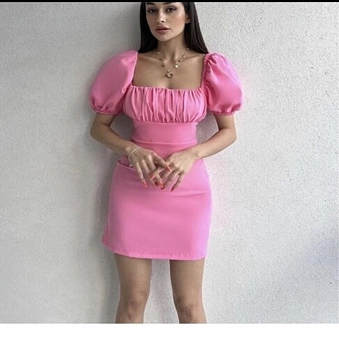 Pembe elbise