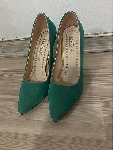 38 Beden Yepyeni Yeşil Stiletto