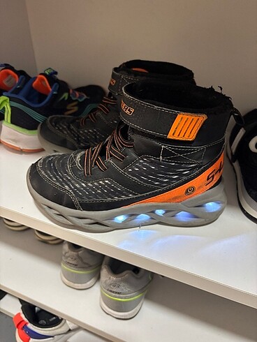 Skechers Skechers bot