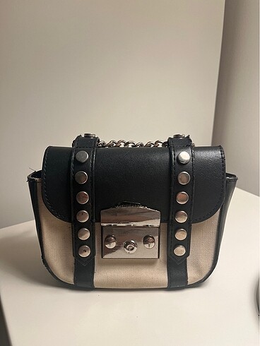 Zara zımbalı çanta