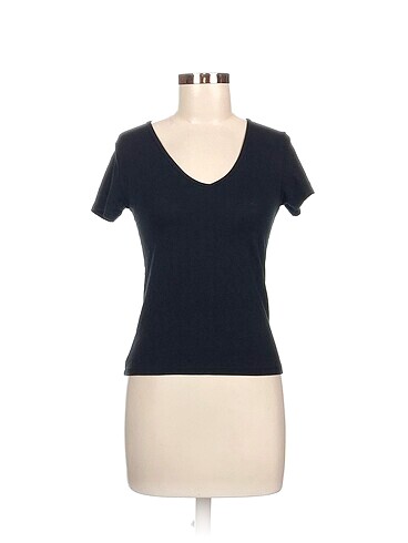 Bershka T-shirt %70 İndirimli.