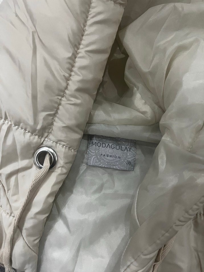 Bej Kapüşonlu Düğmeli Kadın şişme Yelek - Görsel 2