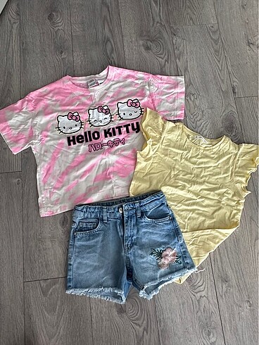 Jean şort ve tshirt takım