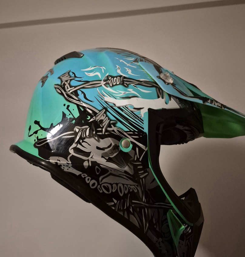 Turkuaz Renkli Desenli Cross Bisiklet Kaskı - Görsel 2